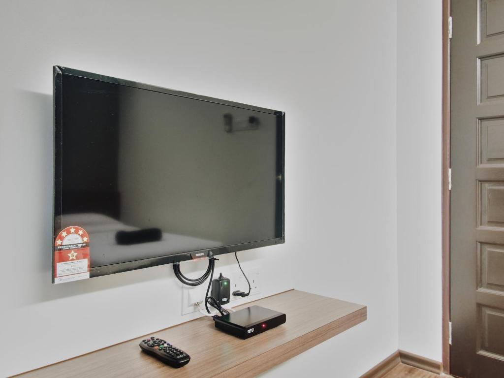 TV a/nebo společenská místnost v ubytování Hotel Eco Desaru