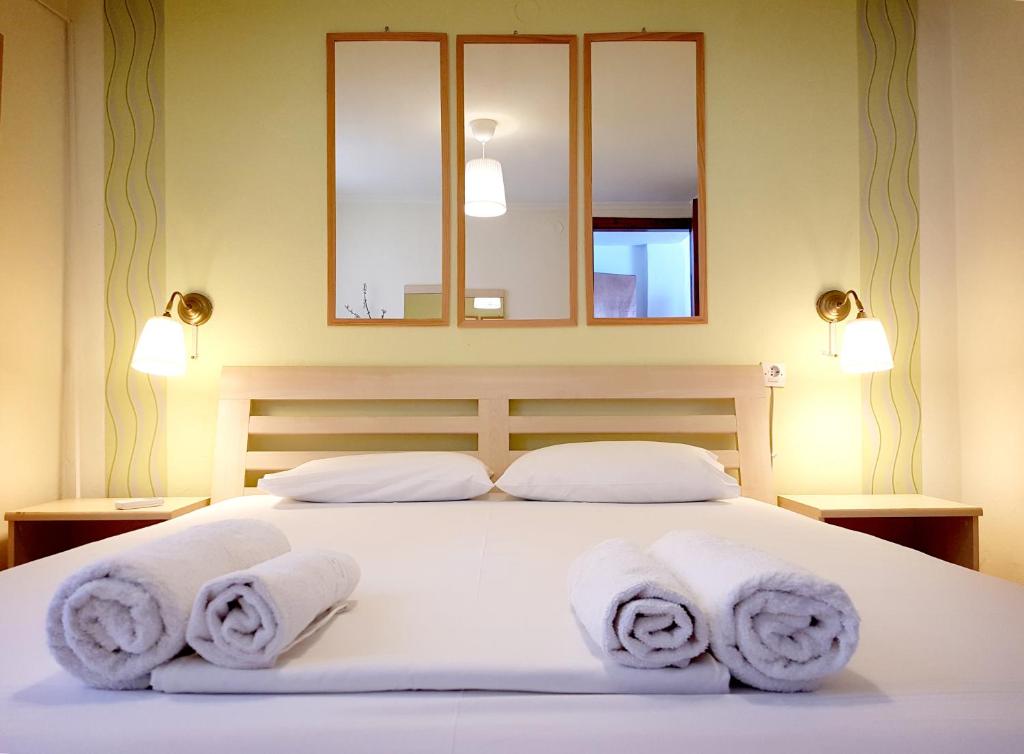 Postel nebo postele na pokoji v ubytování Nefeli Seaside Apartments