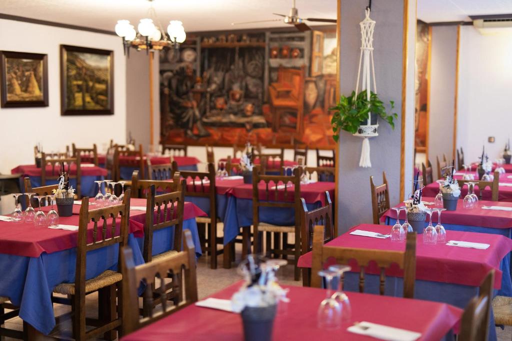 Un restaurante o sitio para comer en Hotel Cinca