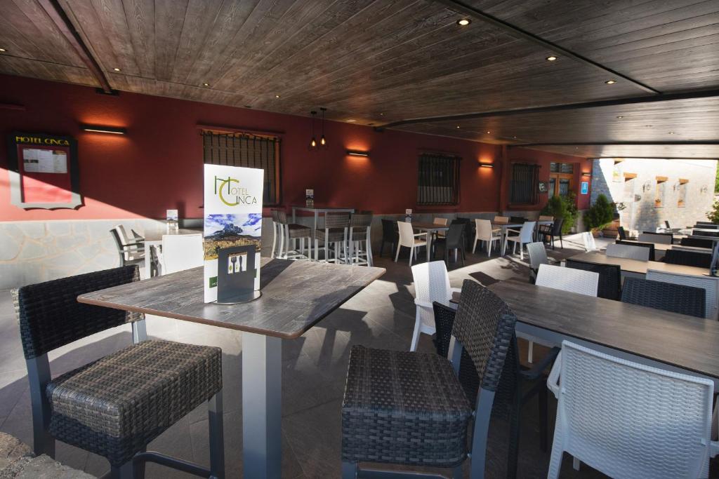 Un restaurante o sitio para comer en Hotel Cinca