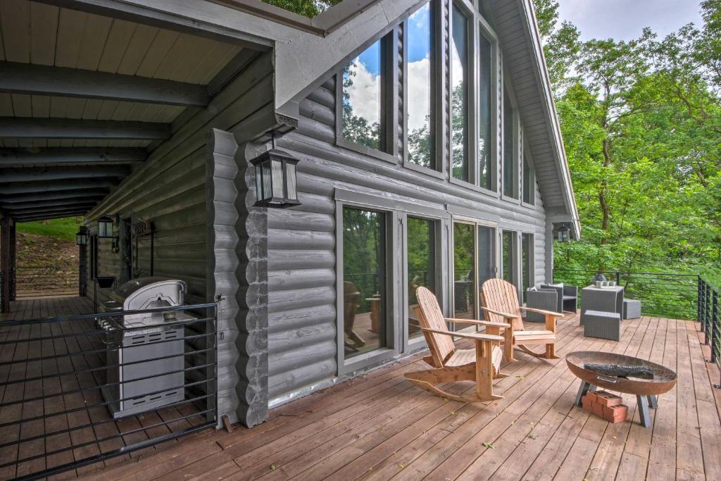 Luxe Jasper Cabin with Deck and Blue Ridge Mtn Views!, Jasper (updated