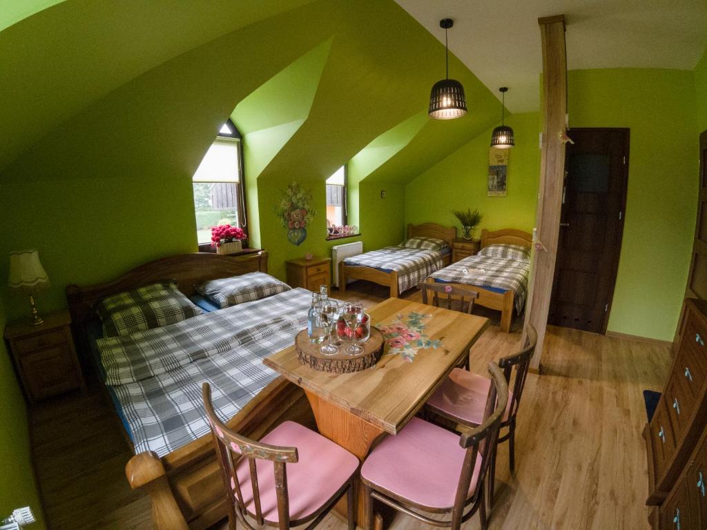 Różany Dworek - Chambre Quadruple Avec Salle De Bains