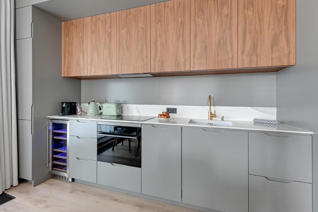 Deo Plaza Luxury Apartments by Blue Mandarin - 17