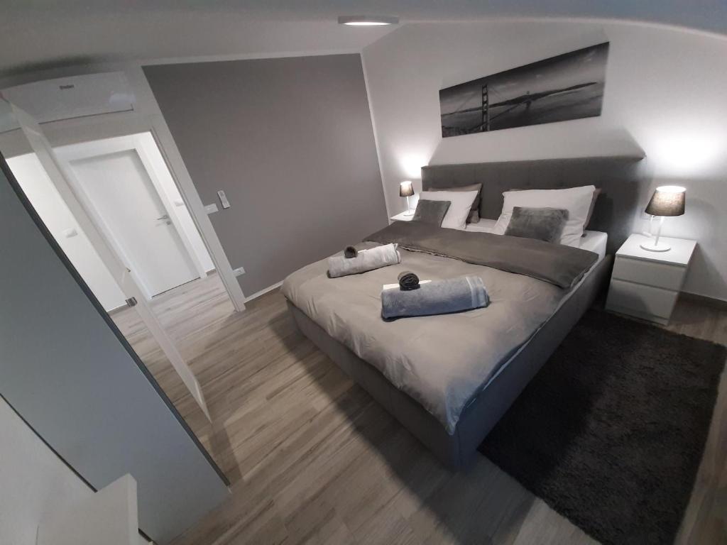 Łóżko lub łóżka w pokoju w obiekcie Guesthouse Villa Brestova