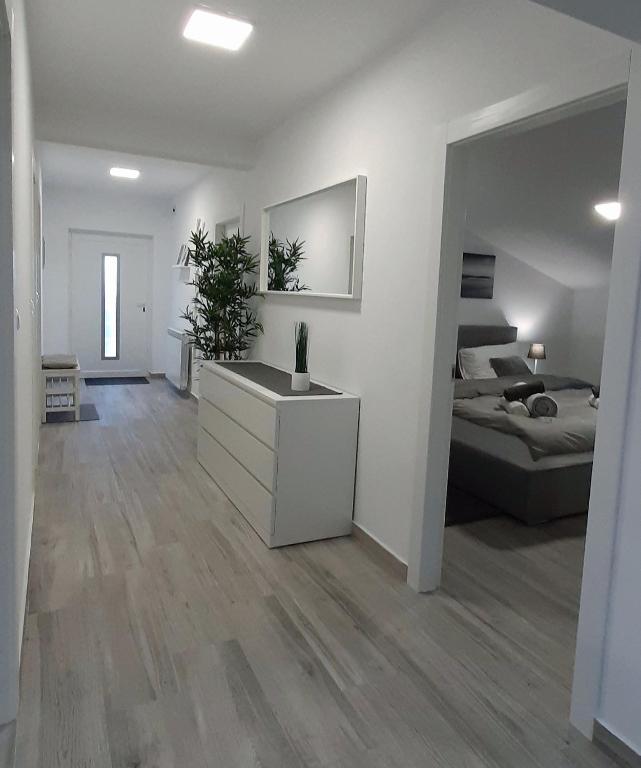 Łóżko lub łóżka w pokoju w obiekcie Guesthouse Villa Brestova
