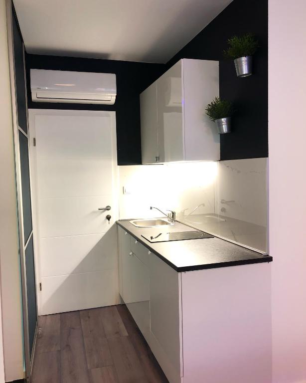 Apartment Zagreb Jacuzzi - 13