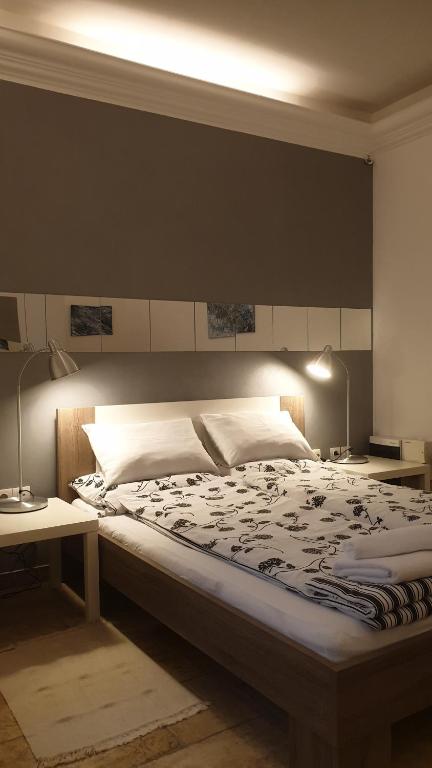 Posteľ alebo postele v izbe v ubytovaní Apartmani N.May's