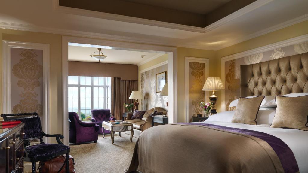 
Junior King Suite with Sofa Bed
