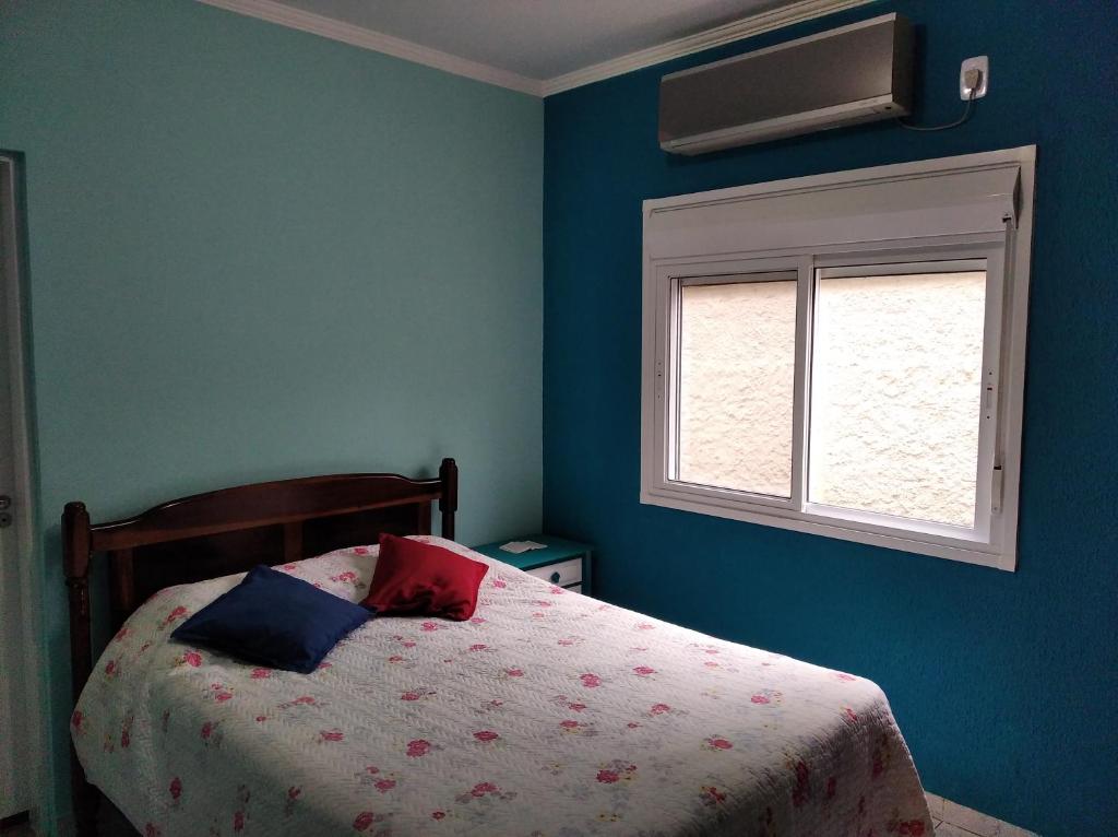  Apartamento em maranduba com ar condicionado