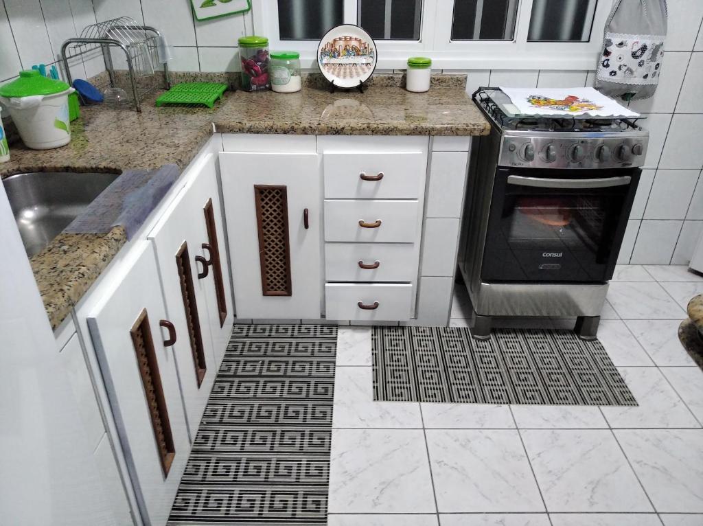  Apartamento em maranduba com ar condicionado