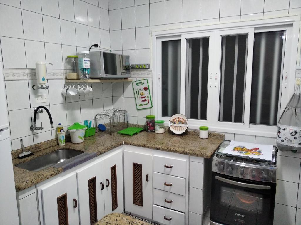  Apartamento em maranduba com ar condicionado