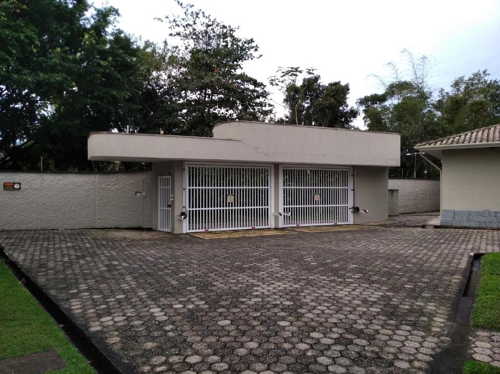  Apartamento em maranduba com ar condicionado