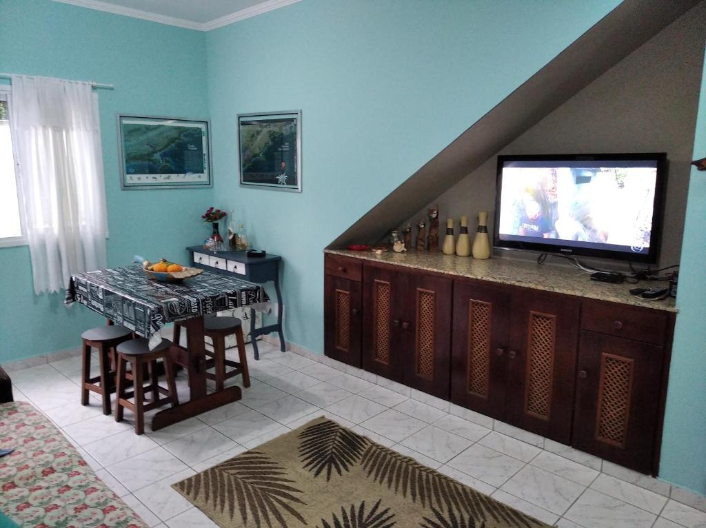  Apartamento em maranduba com ar condicionado