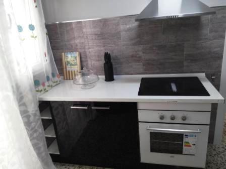 Kuchyň nebo kuchyňský kout v ubytování Torrevieja Playa Cura
