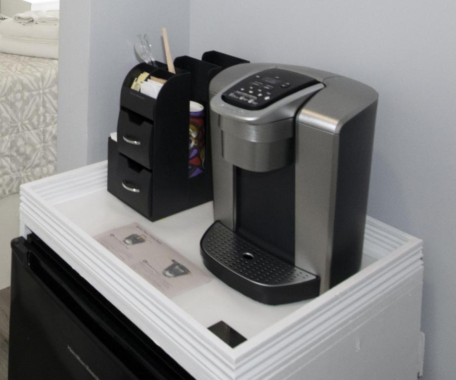 a coffee machine sitting on top of a desk at Serene Niagara Inn in Niagara Falls