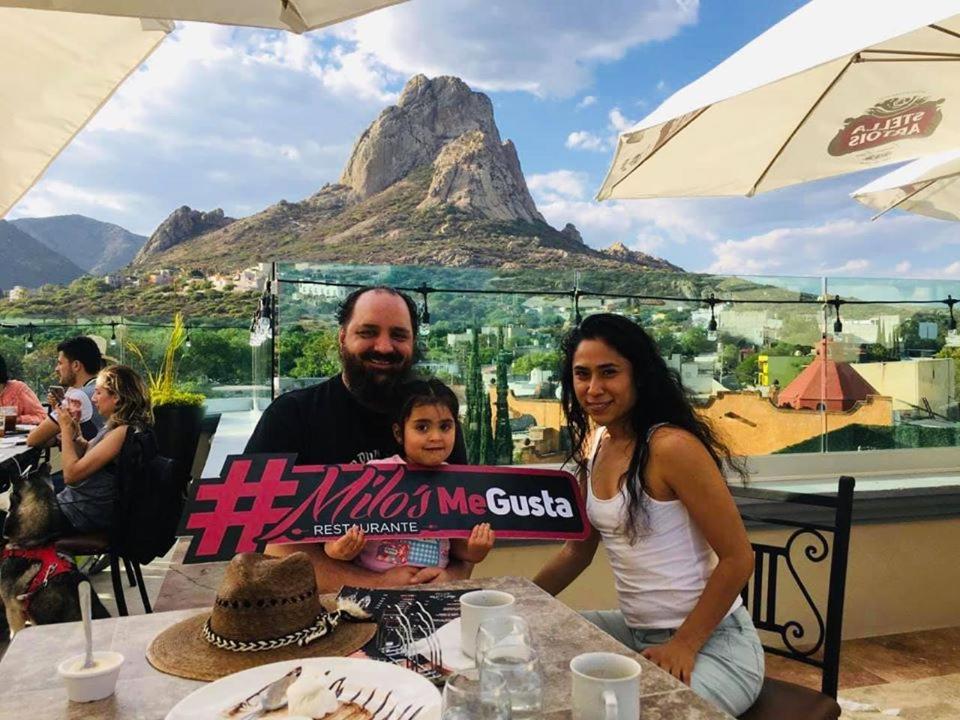 Nespecifikovaný výhled na hory nebo výhled na hory při pohledu z hotelu