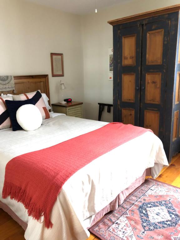 Postel nebo postele na pokoji v ubytování AUBERGE Knowlton