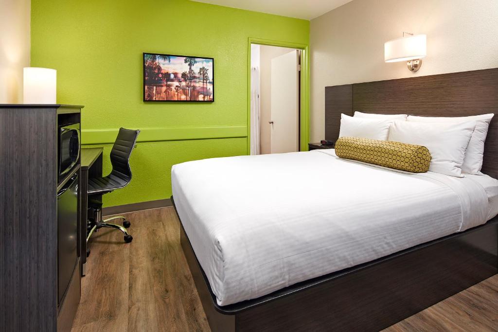 SureStay Hotel by Best Western San Diego Pacific Beach photo