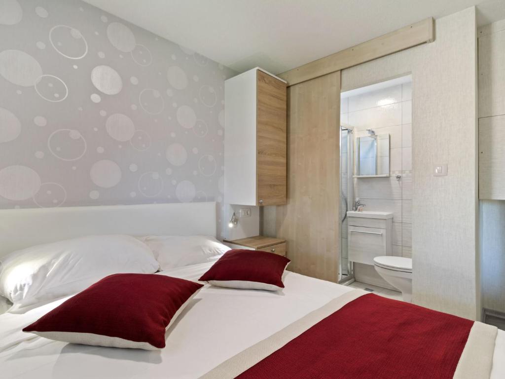Posteľ alebo postele v izbe v ubytovaní Seaside Escape in Banjole Bay