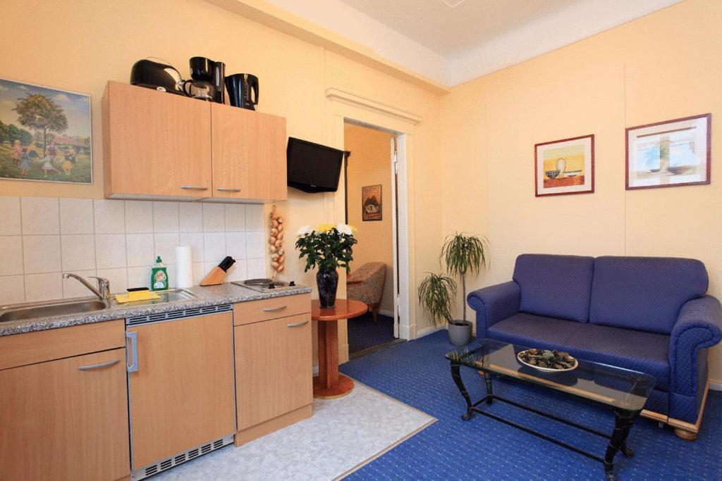 TV a/nebo společenská místnost v ubytování Hotel Central Inn am Hauptbahnhof Pension