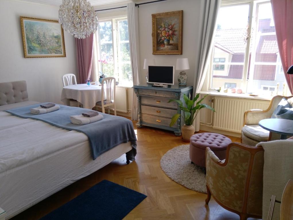 a bedroom with a bed and a desk with a tv at B&B Lilla Lotten in Östersund