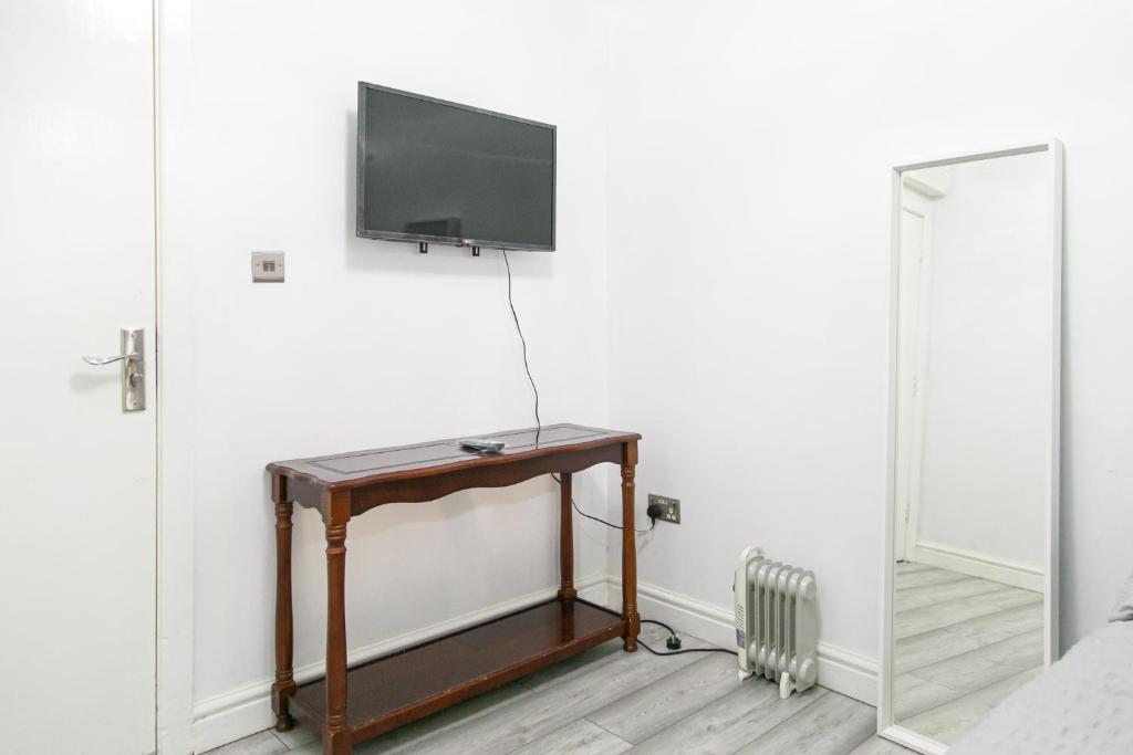 Cheetham Hills Apartments - One-Bedroom Apartment