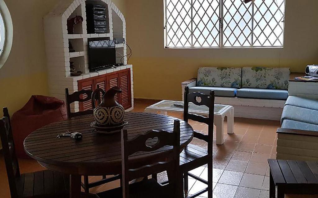  Casa confortável no Centro de Caraguatatuba