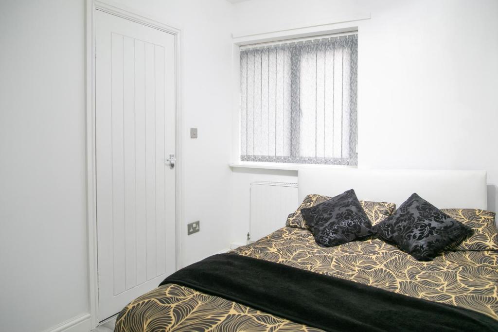 Cheetham Hills Apartments - One-Bedroom Apartment