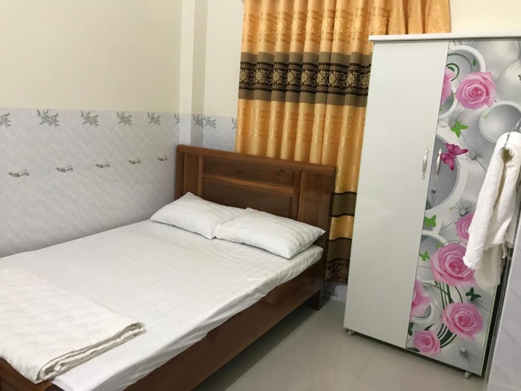 Postel nebo postele na pokoji v ubytování Nhà Nghỉ An Phát