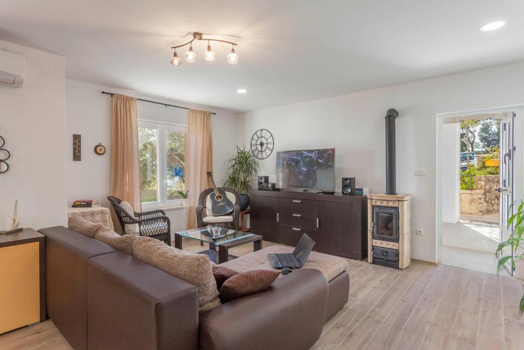 Posedenie v ubytovaní House Arija