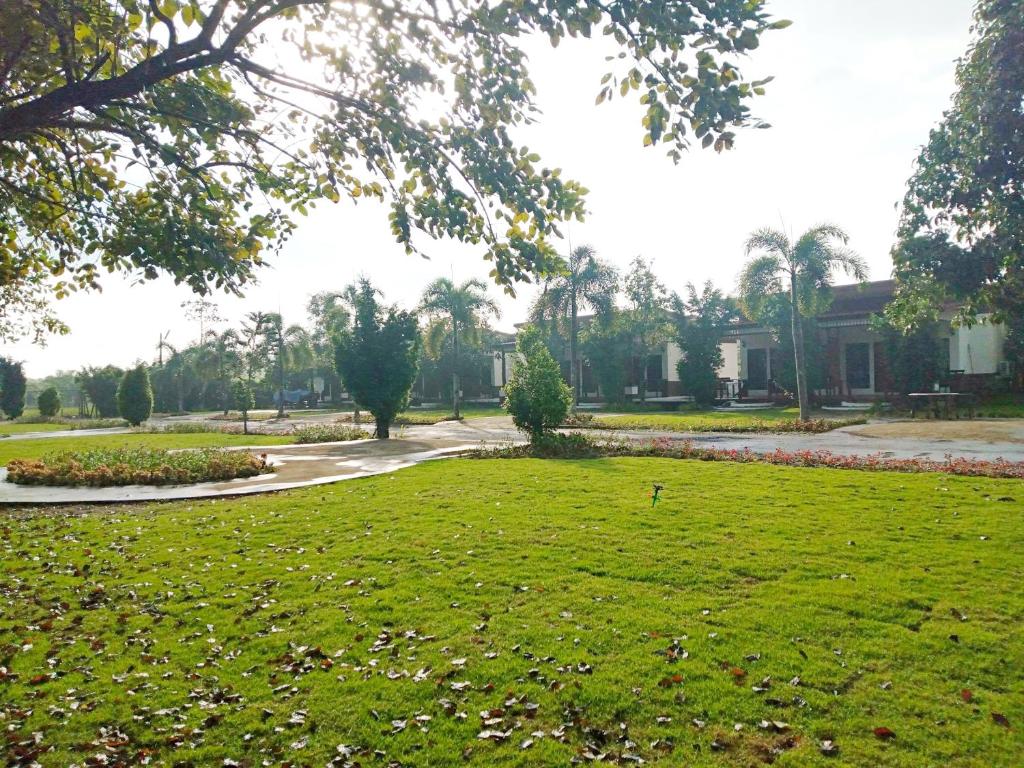 Zahrada ubytování Sunflora Resort Chumphon