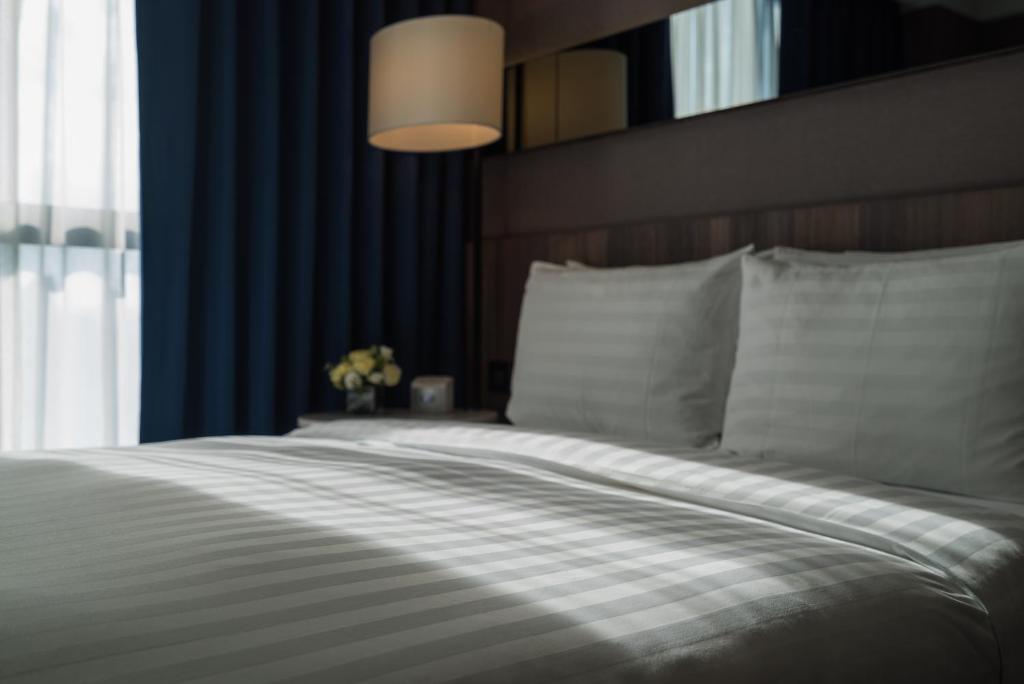 Postel nebo postele na pokoji v ubytování WESTGATE Hotel