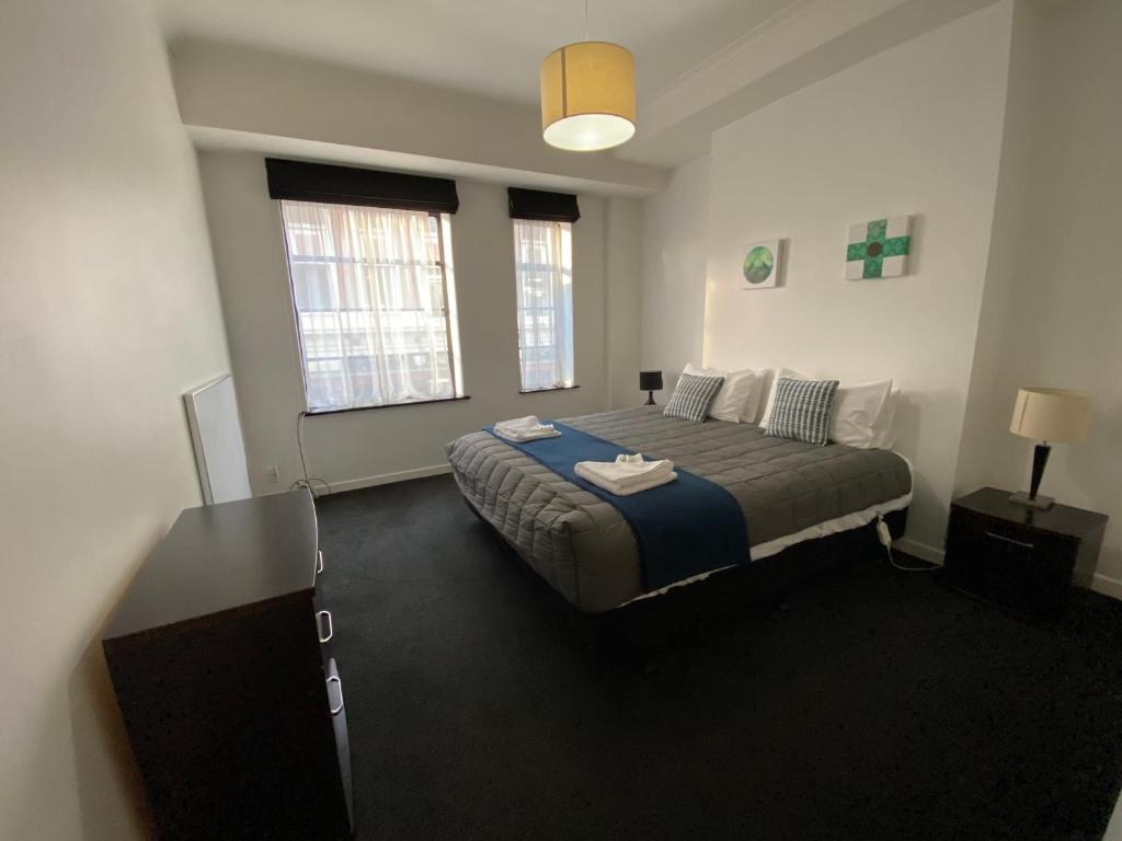 Postel nebo postele na pokoji v ubytování Law Courts Hotel