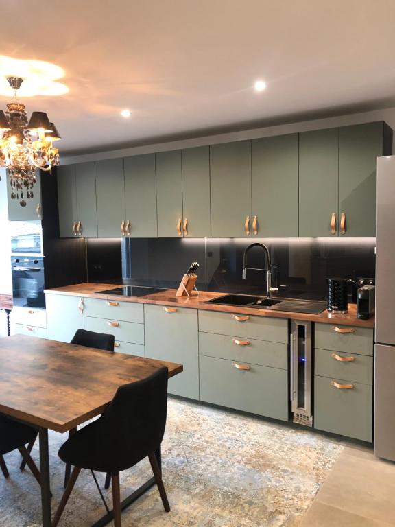 Kuchyň nebo kuchyňský kout v ubytování LOFT La Grande Motte