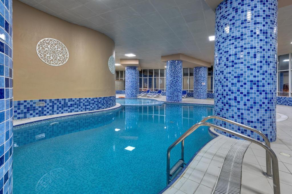 Bazén v ubytování Aryana Hotel nebo v jeho okolí