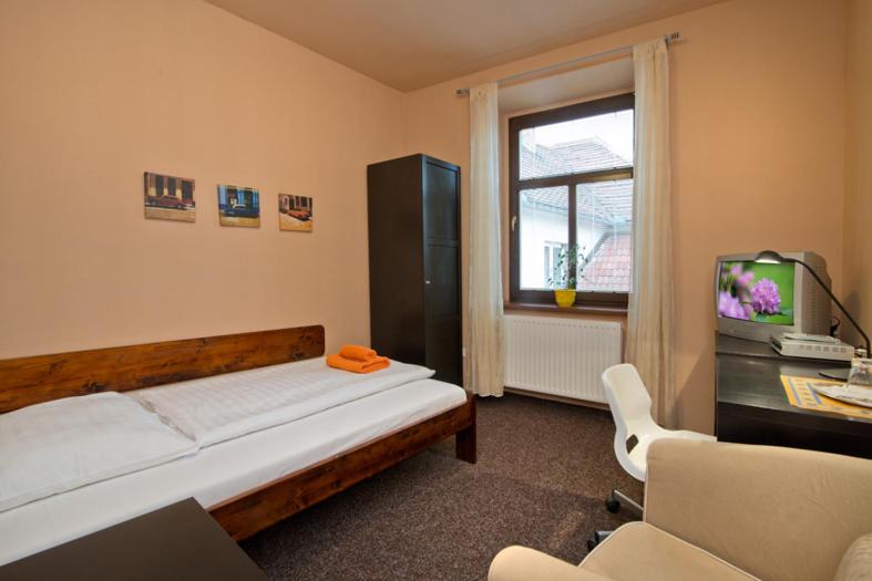TV a/nebo společenská místnost v ubytování Hotel U Zlatého býka