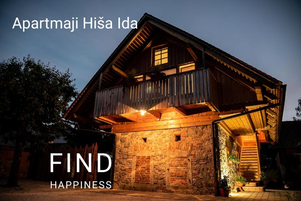 ahmhm hica lodge find happiness in a house w obiekcie Hiša Ida w mieście Ivančna Gorica