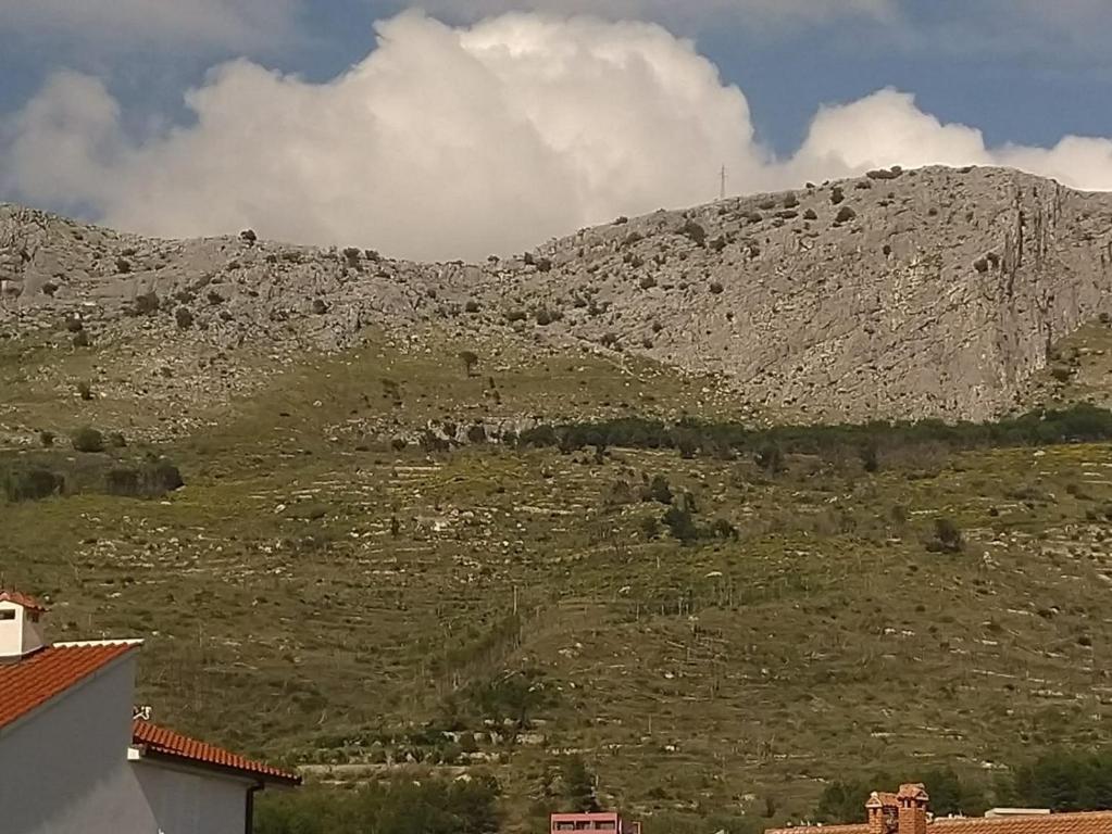 Výhľad na hory alebo výhľad na hory priamo z apartmánu