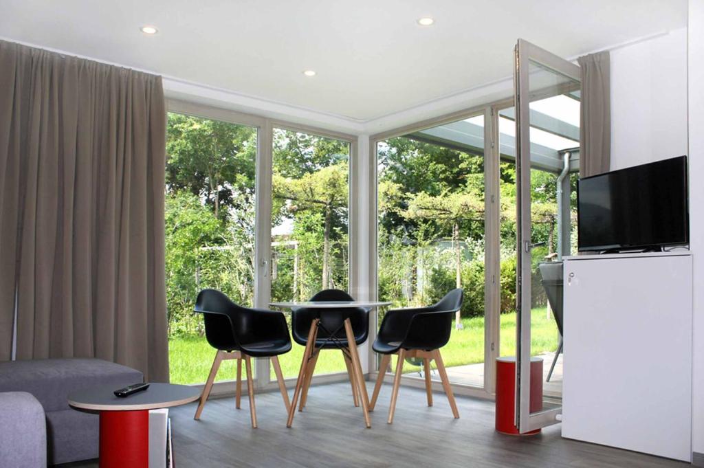 TV a/nebo společenská místnost v ubytování Cube-House Ferienhaus in Franken