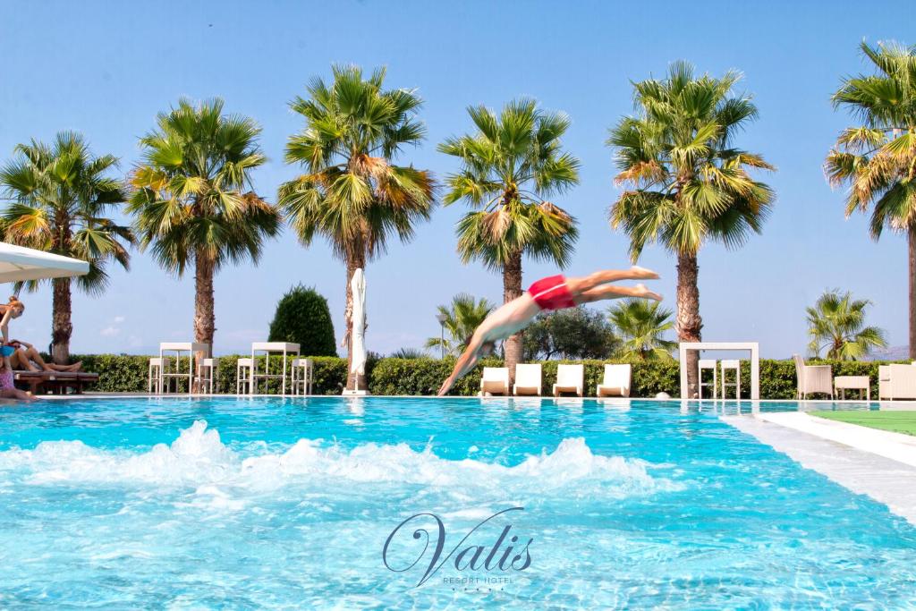 Bazén v ubytovaní Valis Resort Hotel alebo v jeho blízkosti