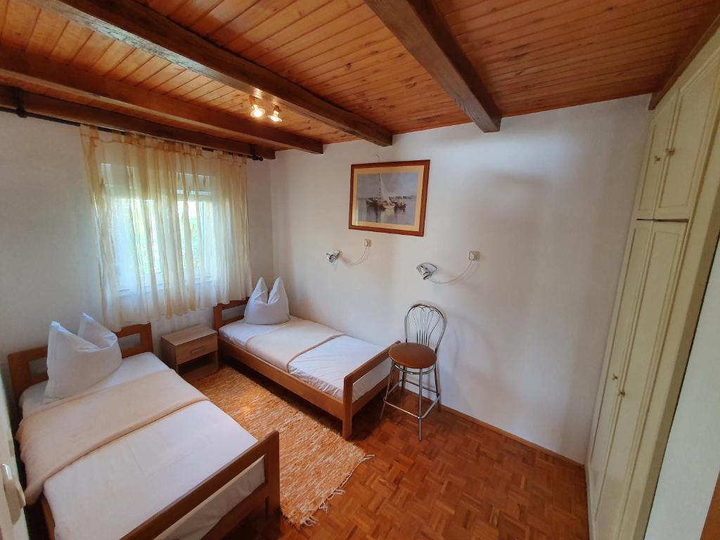 Łóżko lub łóżka w pokoju w obiekcie Apartman Lu