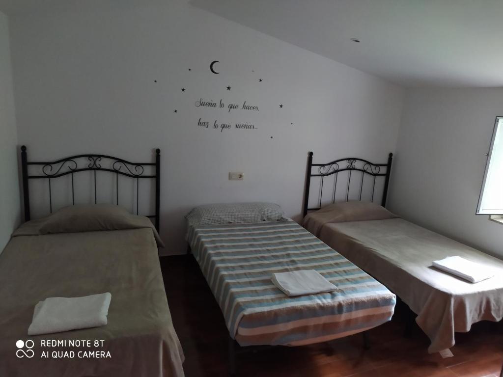 Posteľ alebo postele v izbe v ubytovaní Pensión - Albergue de Logrosa