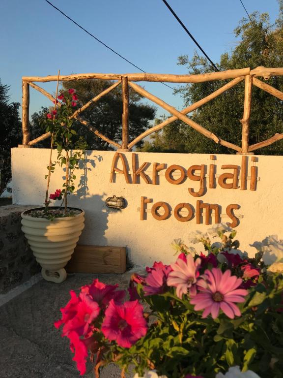 Akrogiali Rooms