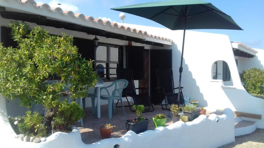 a patio with a table and an umbrella at L'ALMADRAVA OSTRAS 6 in L'Ametlla de Mar