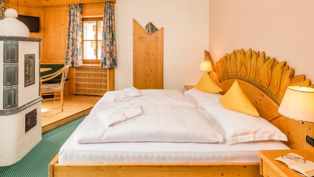Postel nebo postele na pokoji v ubytování Hotel Rosental