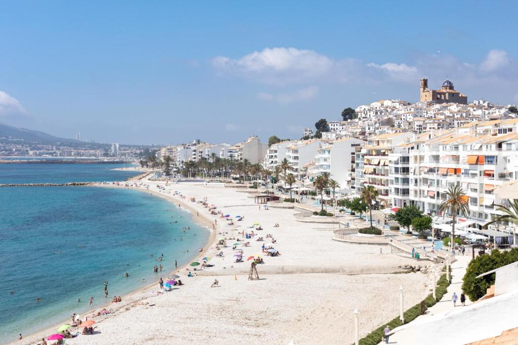Escapada Romántica en Ático frente al Mar con Piscina, Altea ...