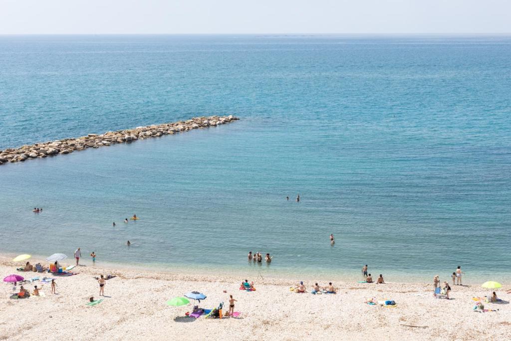 Escapada Romántica en Ático frente al Mar con Piscina, Altea ...
