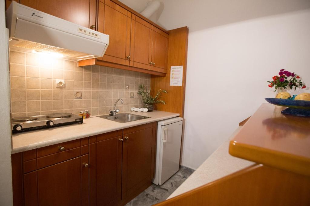 Kuchyňa alebo kuchynka v ubytovaní Filoxenia Apartments 2