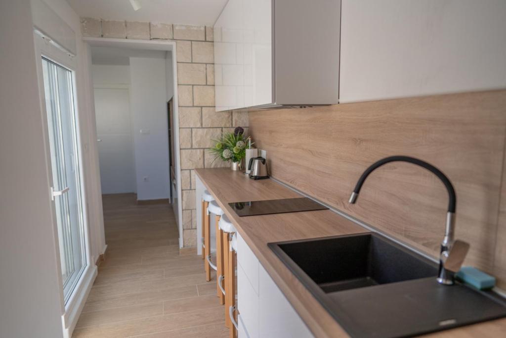 Kuchyňa alebo kuchynka v ubytovaní Apartment Portolan