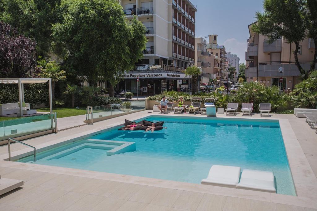 Bazén v ubytování Hotel Beaurivage nebo v jeho okolí